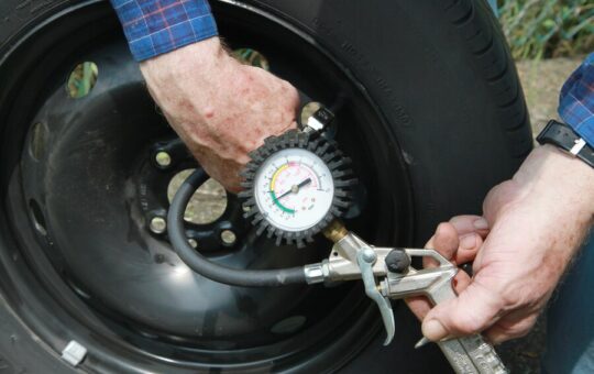 Tubeless tyre air pressure for car